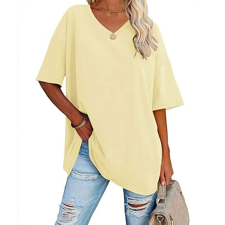 Modieus wit ComfyShirt, een zachte en ademende zomertop. Comfortabele dameskleding.