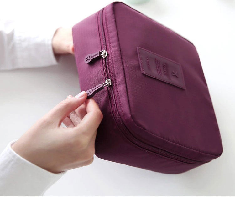 Compacte en waterdichte make-up tas voor dames. Essentieel reisaccessoire voor al je cosmetica.