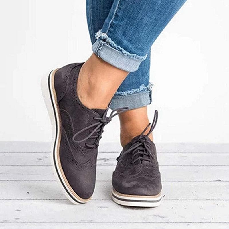 Chique dames Derby schoenen met brogue details, gemaakt van hoogwaardig wildleder voor optimaal comfort.