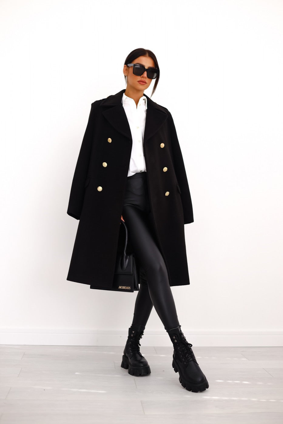 Dames double-breasted lange jas, tijdloos elegant. Perfecte overjas voor herfst en winter.