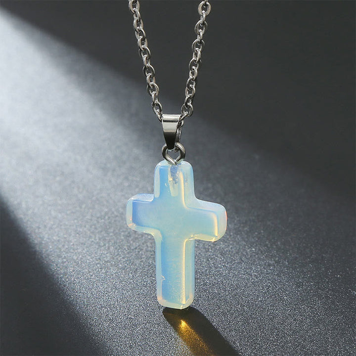 Spiritueel dames sieraad: edelsteen kruis ketting voor dagelijkse bescherming.