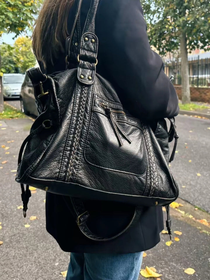 Stijlvolle zwarte damesschoudertas in veganistisch leer, een modieus en praktisch accessoire voor overdag.
