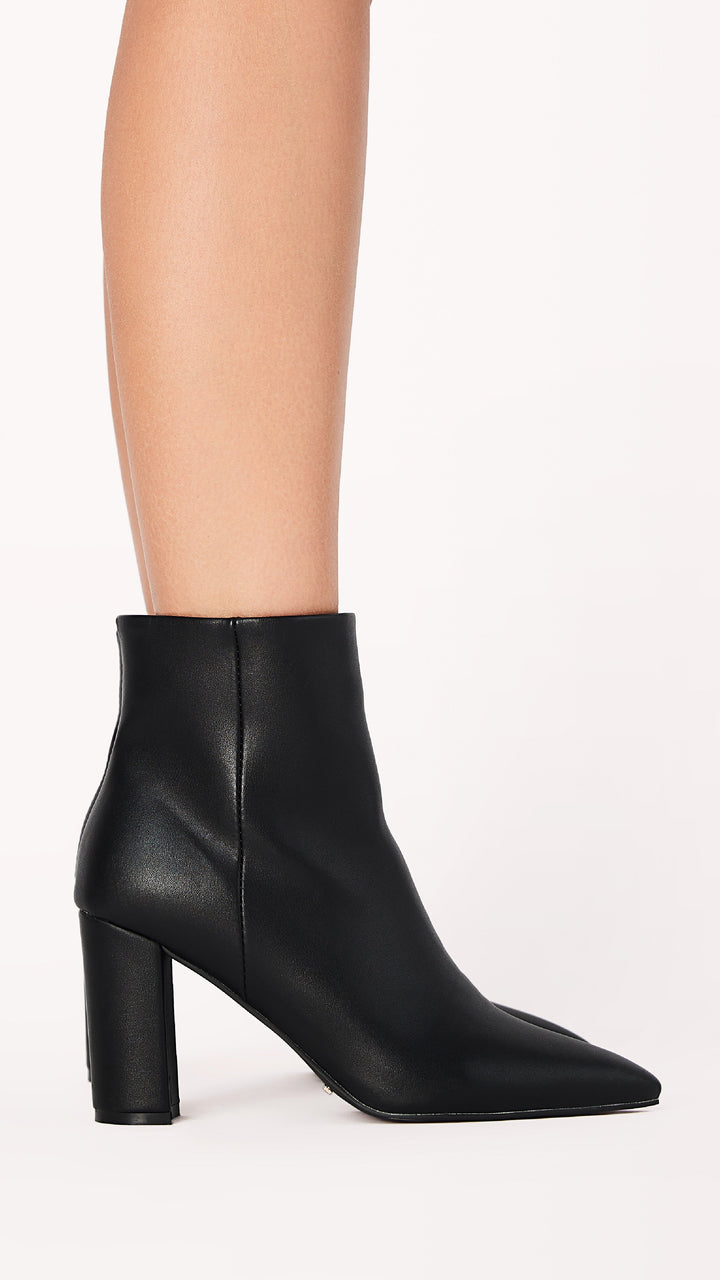 Trendy bruine Elonette dameslaarsjes met blokhak & puntige neus. Synthetische casual schoenen.