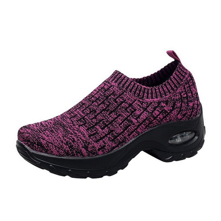 Het ademende bovenwerk van Dames Emmie sneakers, toont ventilatie en comfort voor gezonde voeten.