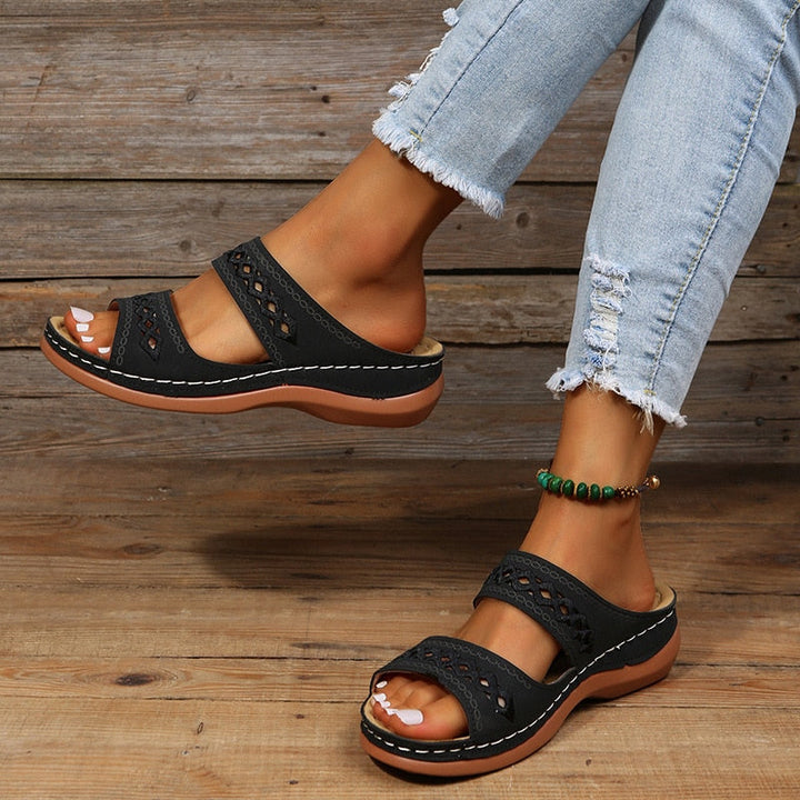 Zomerse dames sandalen, ergonomisch en lichtgewicht, bieden stabiliteit en ondersteuning bij elke stap.