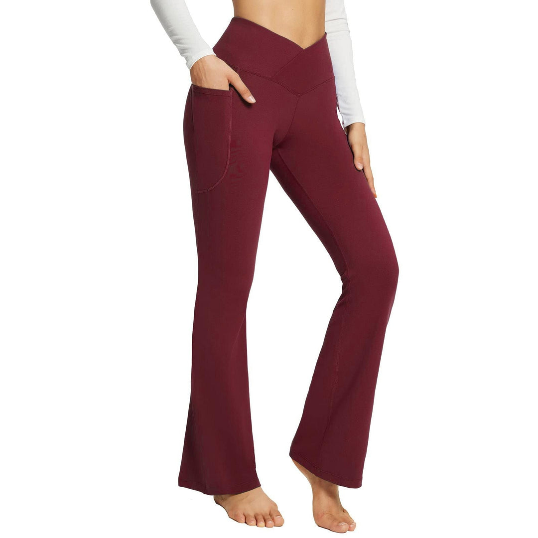 Dames flare yogabroek met hoge taille, comfortabel en elastisch, ideaal voor sport of vrije tijd.