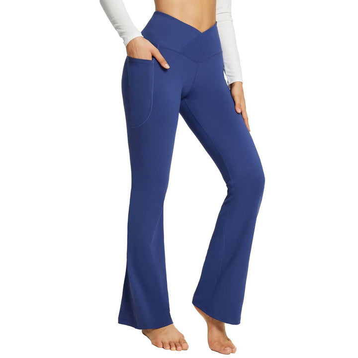 Elegante dames flare broek met hoge taille voor yoga en vrijetijd; combineert stijl met comfortabele pasvorm.