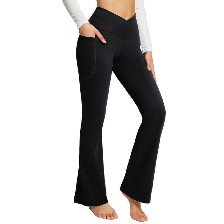Comfortabele elastische dames yogabroek met flare pijpen en hoge taille, perfect voor bewegingsvrijheid.