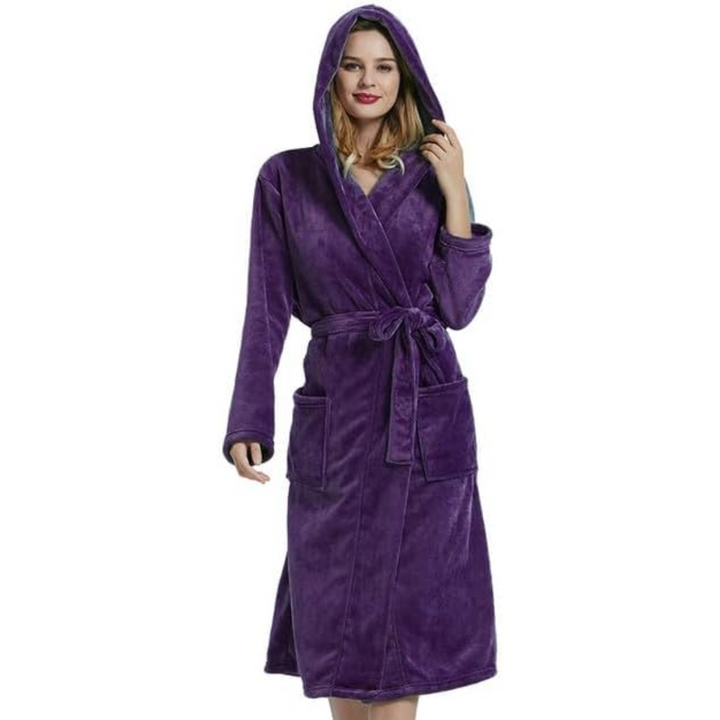 Stijlvolle dames fleece badjas Vivianne, warm en met capuchon voor comfort.