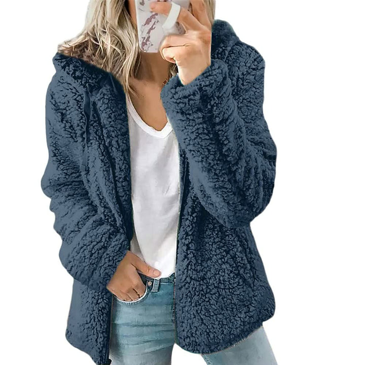 Veelzijdige FluffyCoat™ damesjas met capuchon, geschikt als winterjas of tussenjas, comfortabel en warm.