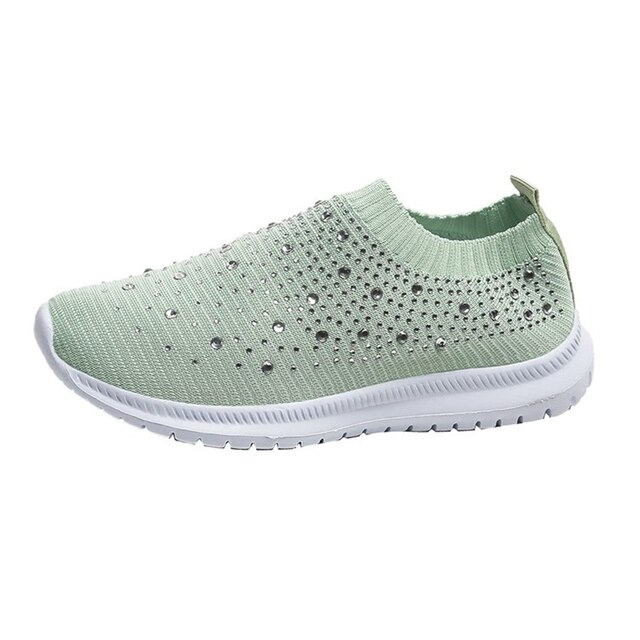 Een paar FreshSneaks™ dames sneakers, ademend en stijlvol, klaar voor elke dagelijkse activiteit.