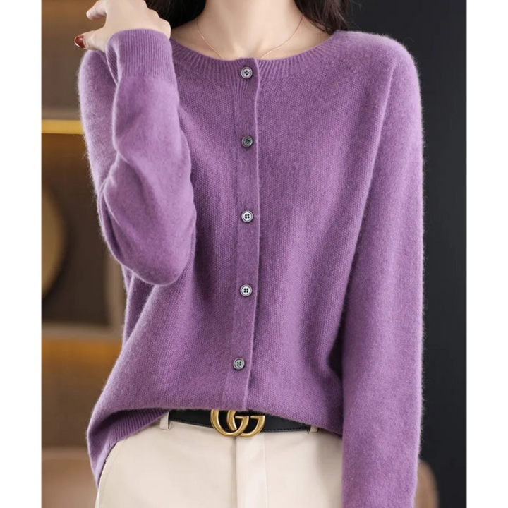Warm en comfortabel gebreid damesvest met V-hals, voor tijdloze elegantie in elke damesgarderobe.