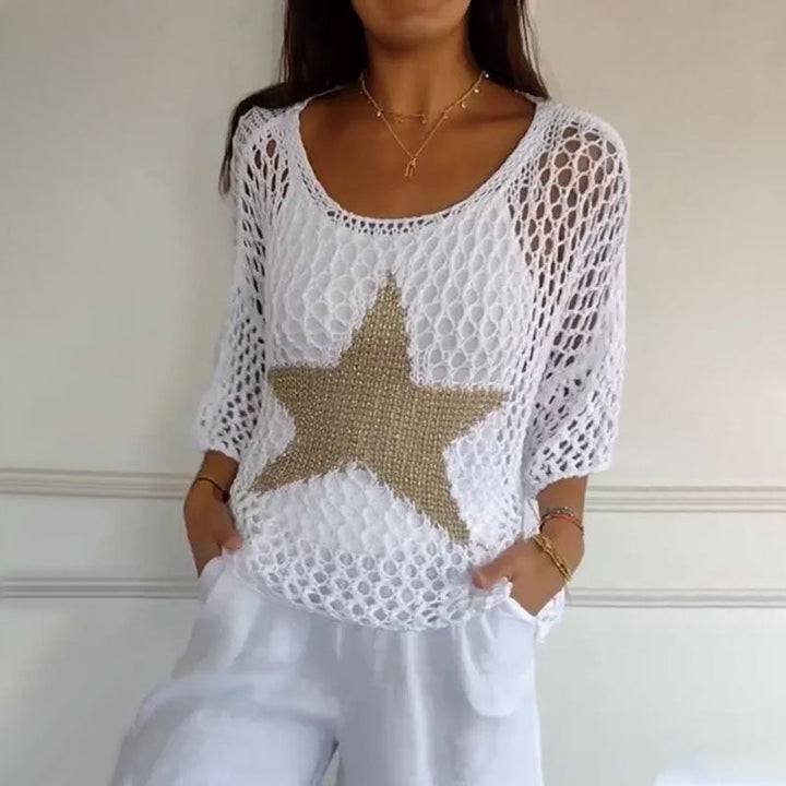 Modieuze gehaakte dames top met trendy netdesign, perfect als festivaloutfit of casual zomeritem.