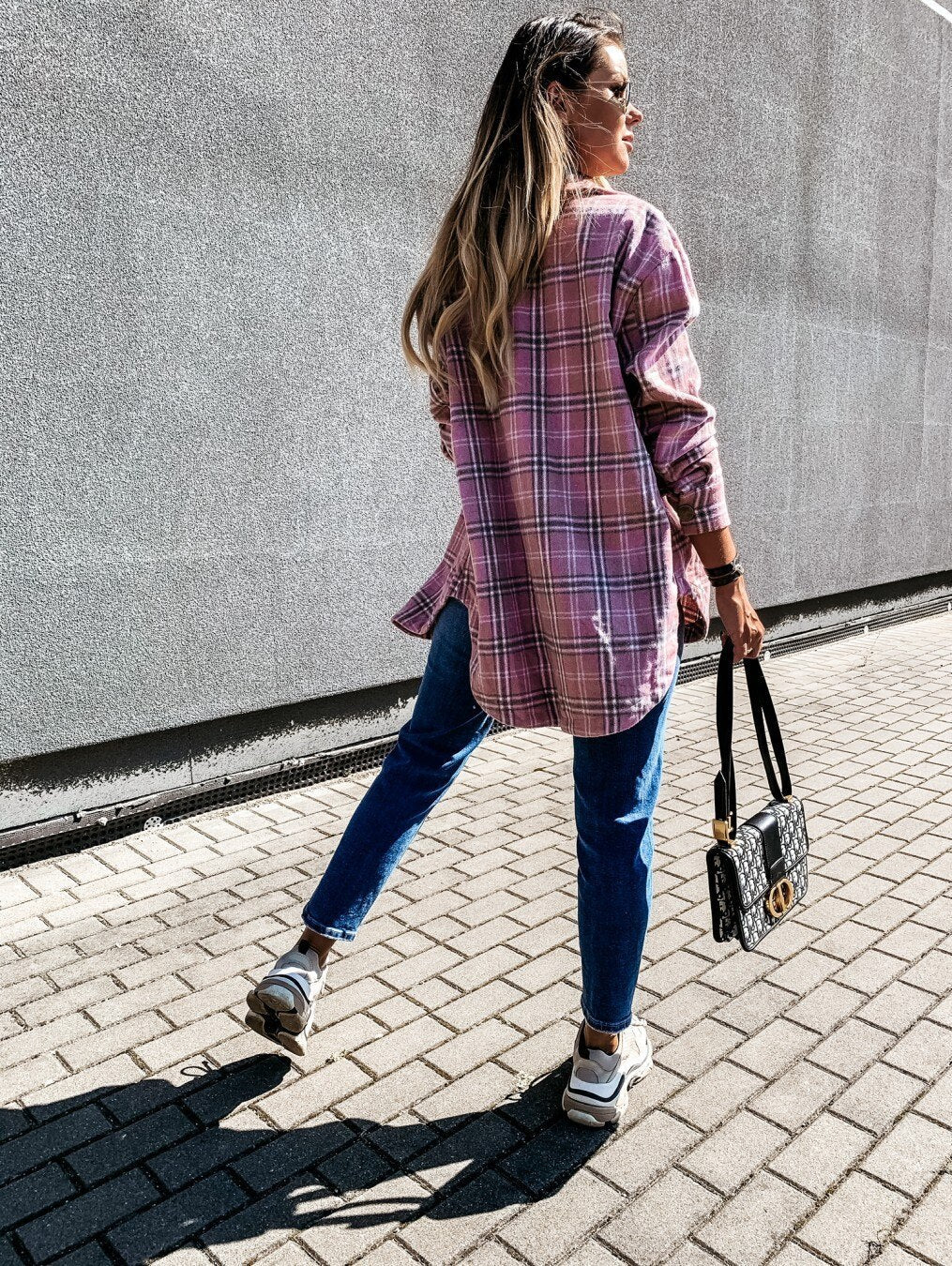 MariasJacket: Dames geruite jas, beige/roze/wit, modieus overshirt voor lente en herfst. Trendy damesmode.