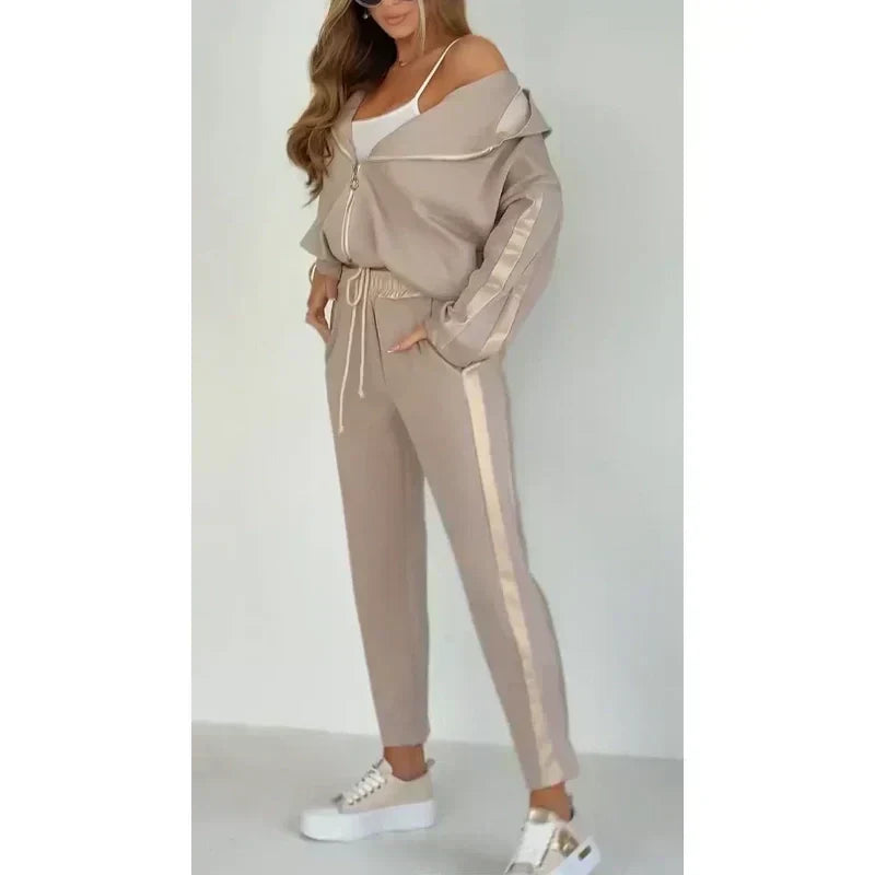 Vrijetijds gestreept dames broekpak, comfortabele set met capuchon voor elke dag.