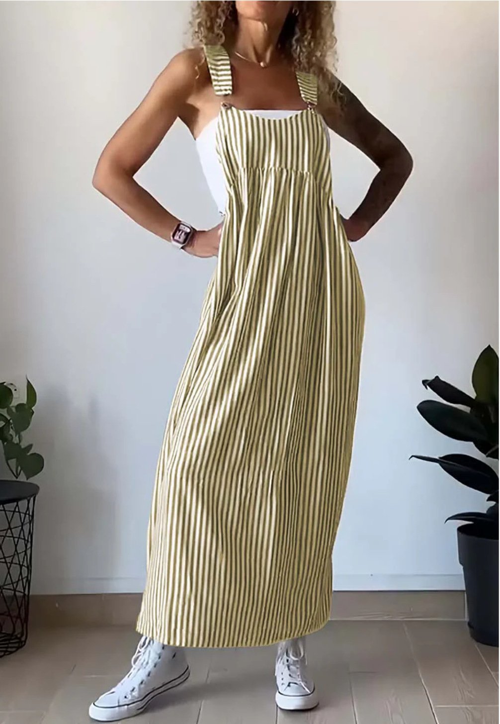 Casual gestreepte dames jumpsuit voor dagelijkse outfits. Zachte comfortkleding met korte mouwen.