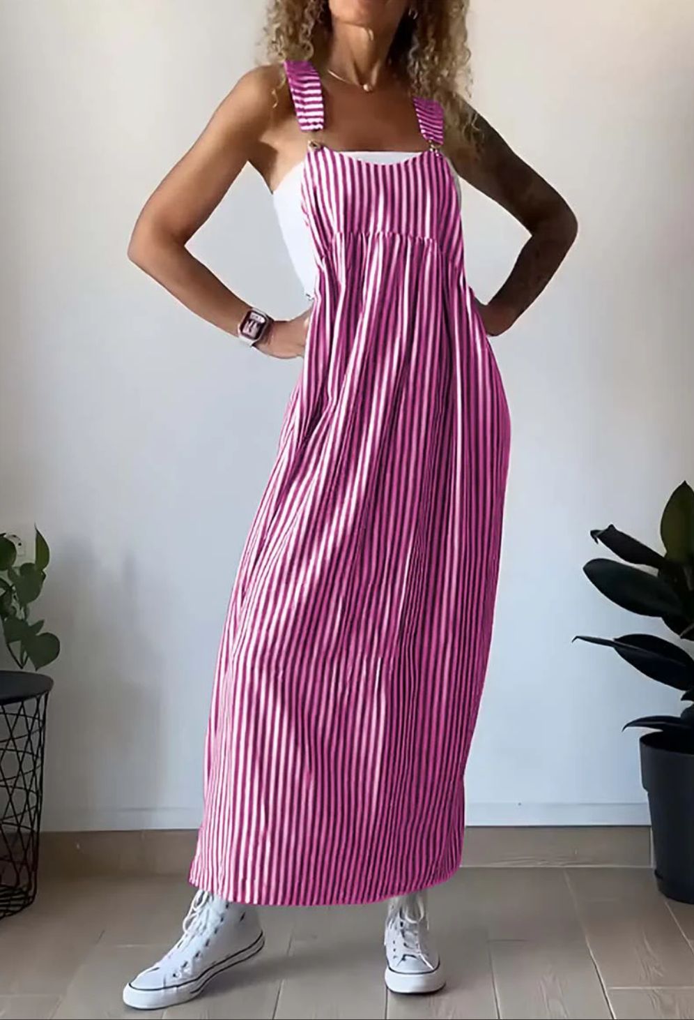 Trendy dames gestreepte jumpsuit, perfecte zomerstijl. Losse pasvorm en comfort voor elke casual gelegenheid.