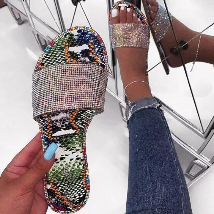 GlitterSlippers™ voor dames, versierd met sprankelende steentjes. Elegant en comfortabel voor elke vrouw.