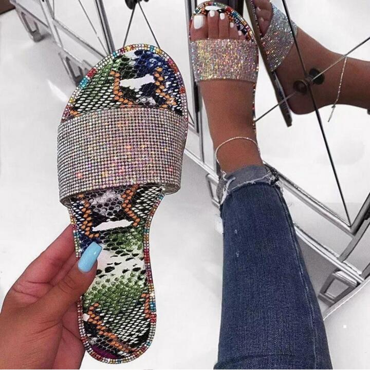 Sprankelende dames glitter slippers met schitterende steentjes, een must-have voor zomerse elegantie.