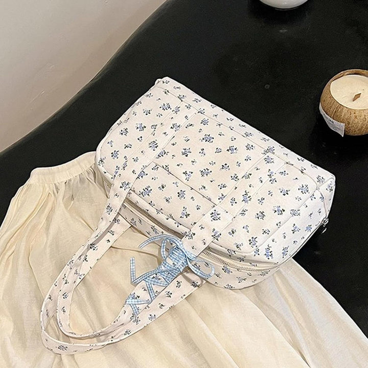 Trendy canvas weekendtas met strik, roze, voor stijlvolle dames op reis. De ideale weekendtas.