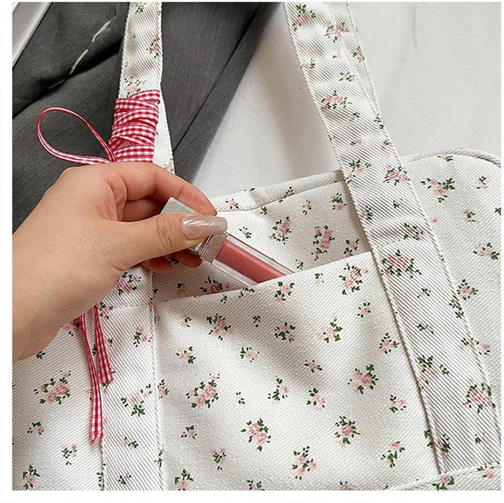 Grote canvas weekendtas Floria voor dames, met comfortabele schouderband en decoratieve strik.