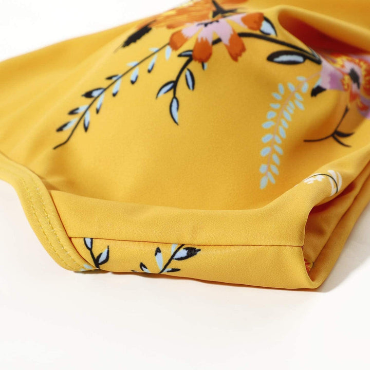 Zachte en comfortabele dames bikini, highwaist model met zomerse bloemenprint, perfect voor de zon.