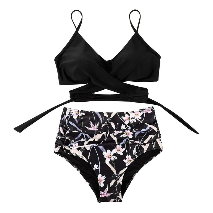Close-up van de vrolijke bloemenprint op de stof van deze highwaist dames bikini set.