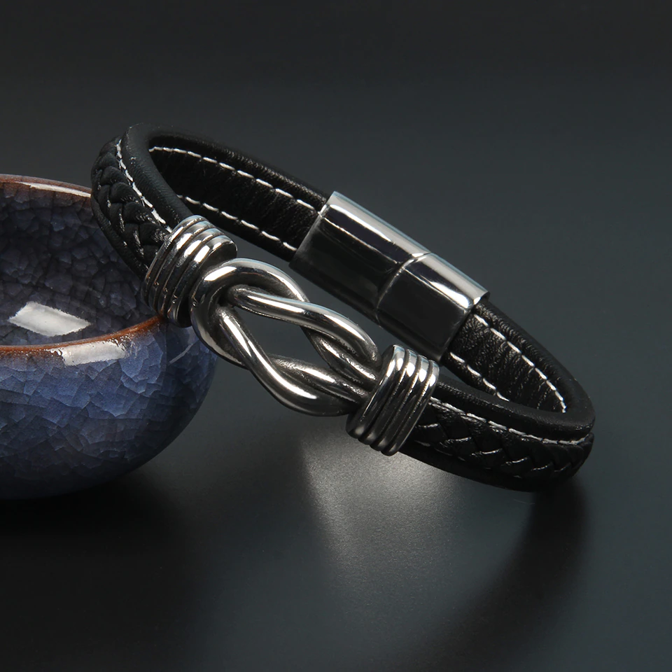 Dames infinity lederen knoop armband in zwart met magnetische sluiting, stijlvol & robuust voor dagelijks gebruik.