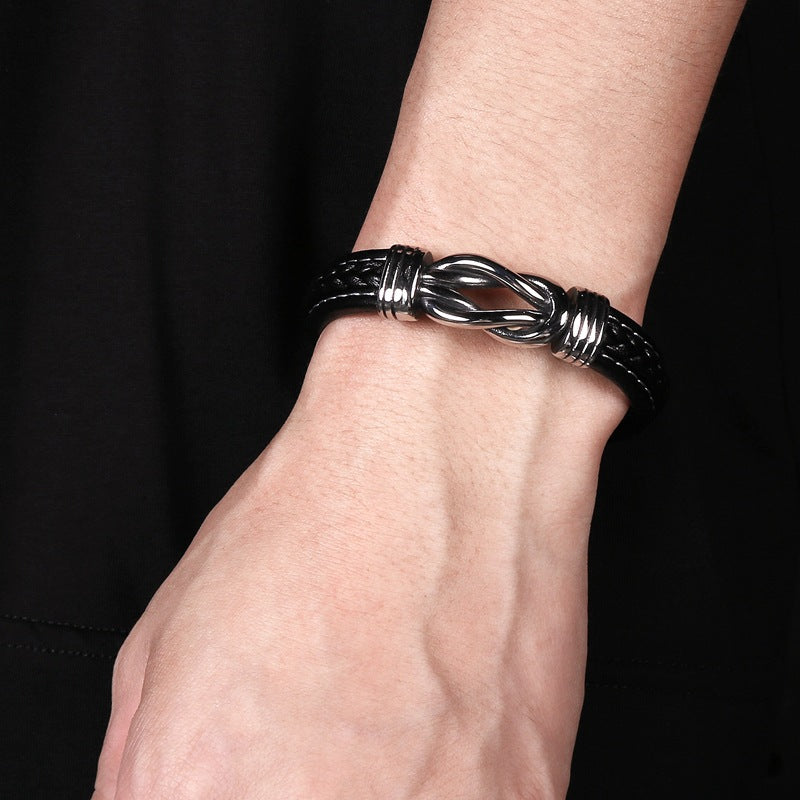 Trendy dames sieraad: lederen infinity knoop armband, zwart of bruin, met handige magnetische sluiting.