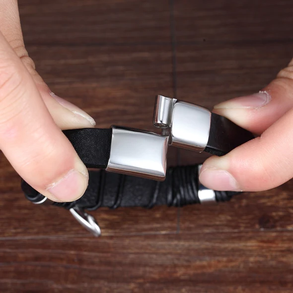 Moderne damesarmband: zwarte lederen infinity knoop design met magnetische sluiting, comfortabel & stijlvol sieraad.