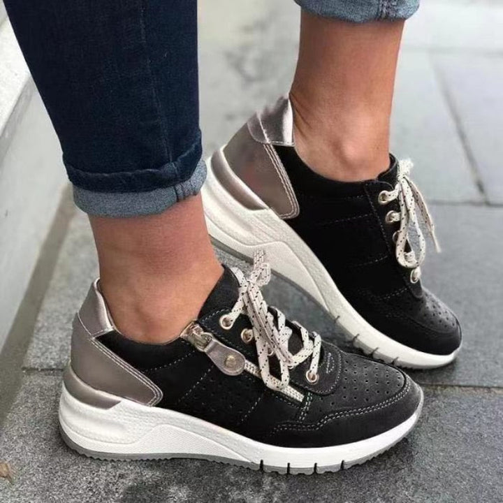 Dames wandelschoenen Isabella: Antislipzool biedt uitstekende grip en stabiliteit op diverse ondergronden.
