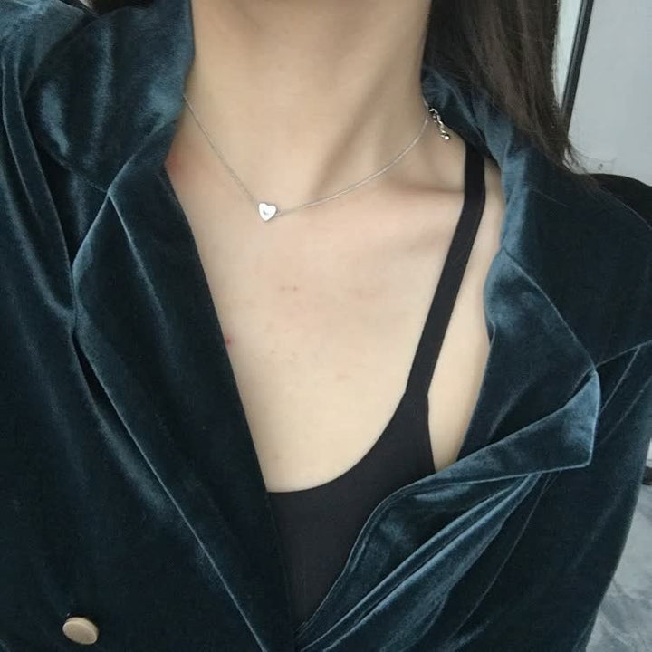 Gouden dames ketting met glanzend hartje. Stijlvol en tijdloos mode accessoire, perfect cadeau.