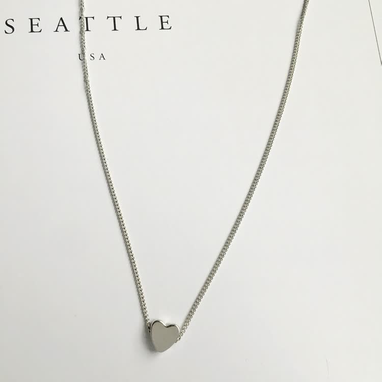Zilveren ketting voor dames, minimalistisch hartje design. Subtiel en elegant sieraad voor elke outfit.