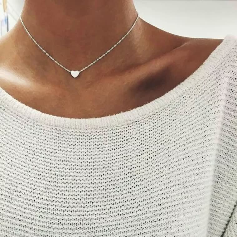 Veelzijdige dames ketting met hartje hanger. Subtiel en elegant sieraad, past bij elke stijl.