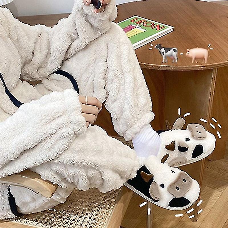 Grappige dames koe slippers met pluizig bont, perfect voor warme voeten in huis. Uniek antislip design.