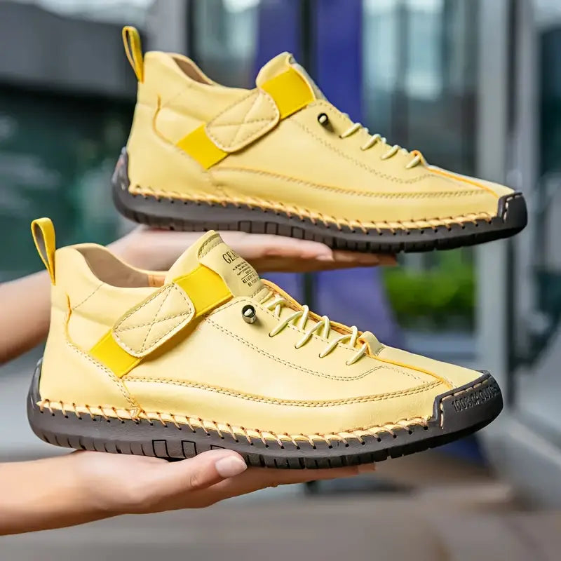 Dames sneakers: lichtgewicht, ademend, comfortabel, met veters en rubberen zool voor veelzijdig dagelijks gebruik.