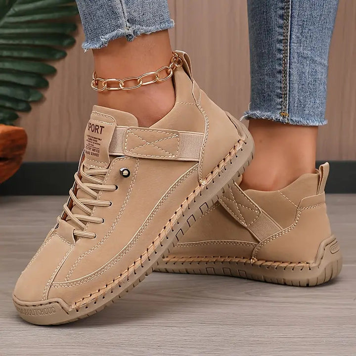 Comfortabele lichtgewicht dames sneakers met zachte binnenzool, garandeert ademend comfort de hele dag.
