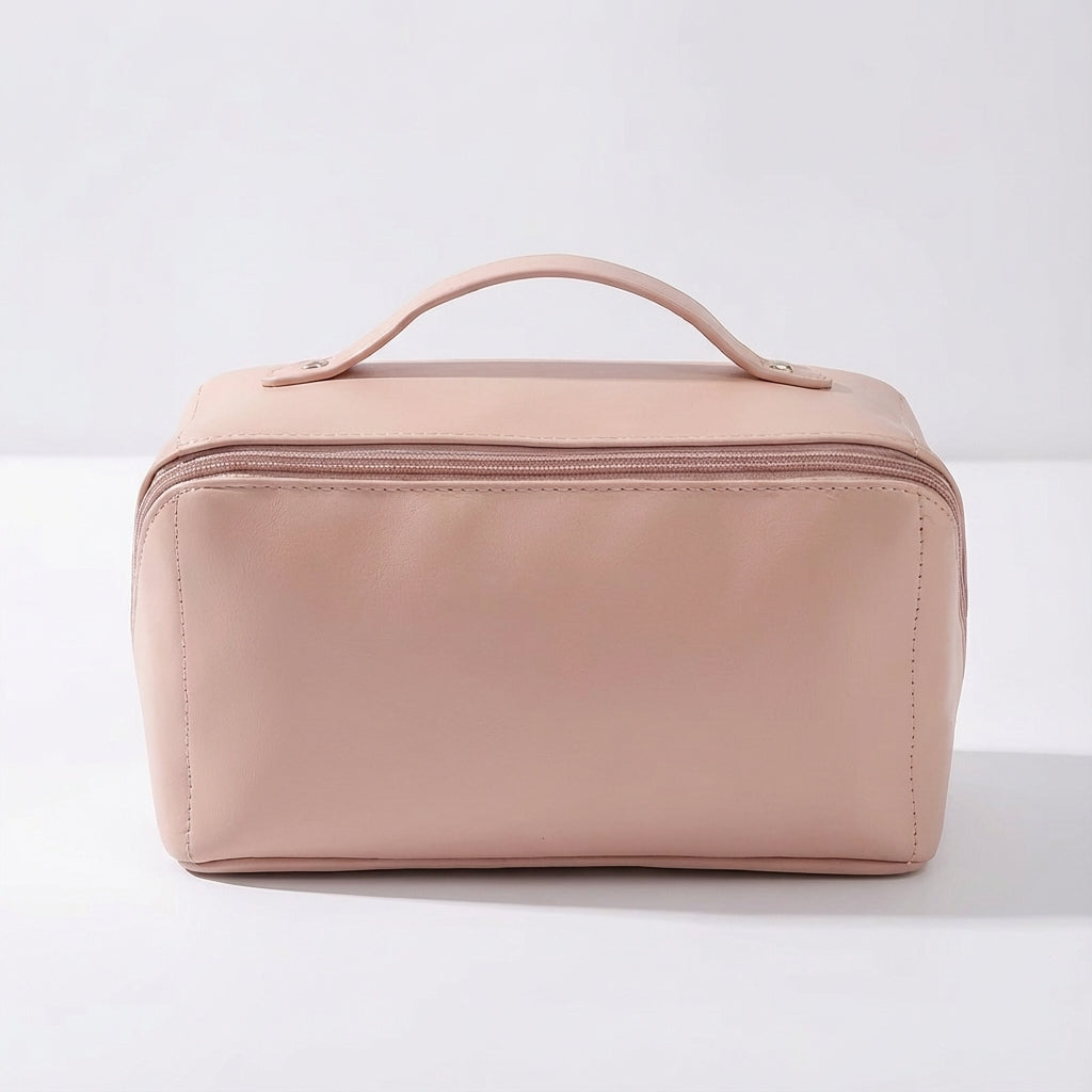Dames reisaccessoire: een compact make-up tasje met diverse vakken voor geordende opslag van beauty items.