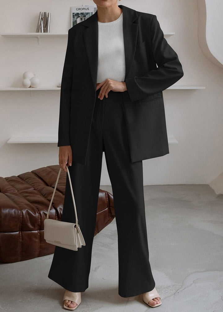 Modieuze dames blazer-pantalon set Mia. Comfortabel oversized ontwerp, zeer elegant.