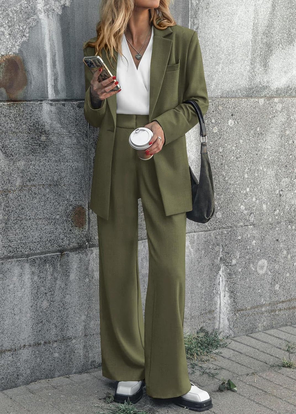 Elegante dames blazer-pantalon set, perfect voor zakelijk en casual. Stijlvolle Mia outfit.
