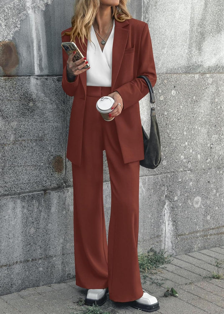 Zakelijke dames Mia set. Rechte pantalon en een elegante blazer. Professioneel en chic.