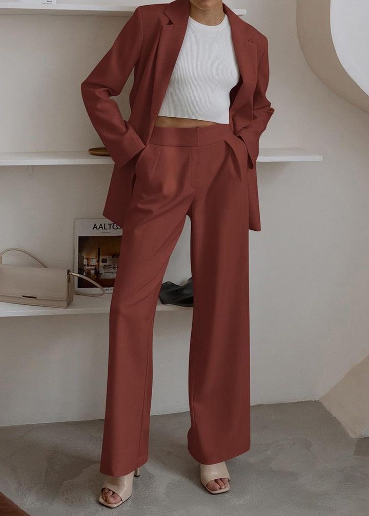 Dames Mia set: stijlvolle blazer en rechte pantalon. Modieus en comfortabel voor elk seizoen.