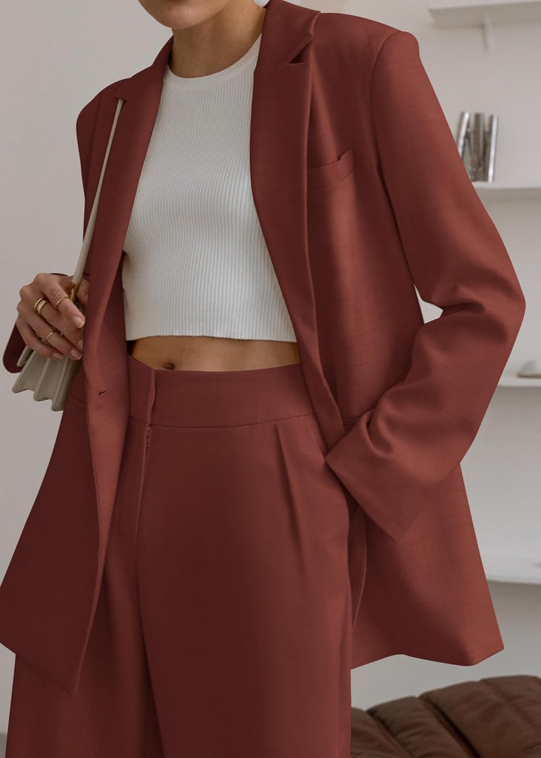 Chic dames pak Mia. Een elegante blazer en passende pantalon, perfect voor kantoorkleding.