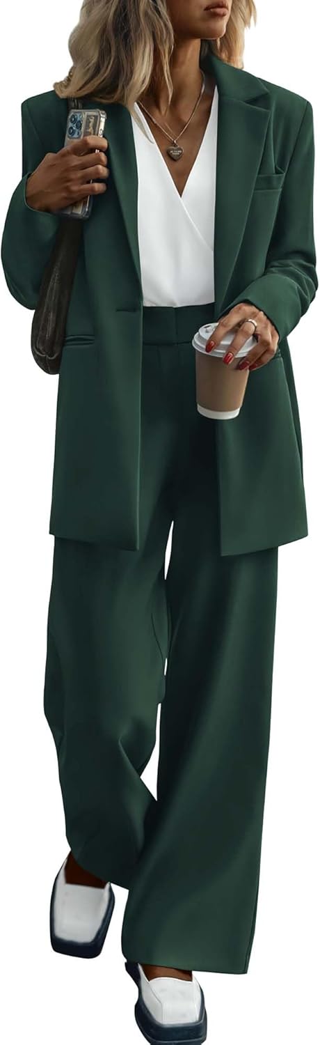 Stijlvolle Mia dames blazer set. Deel van een elegante outfit, ideaal voor een zakelijke meeting.