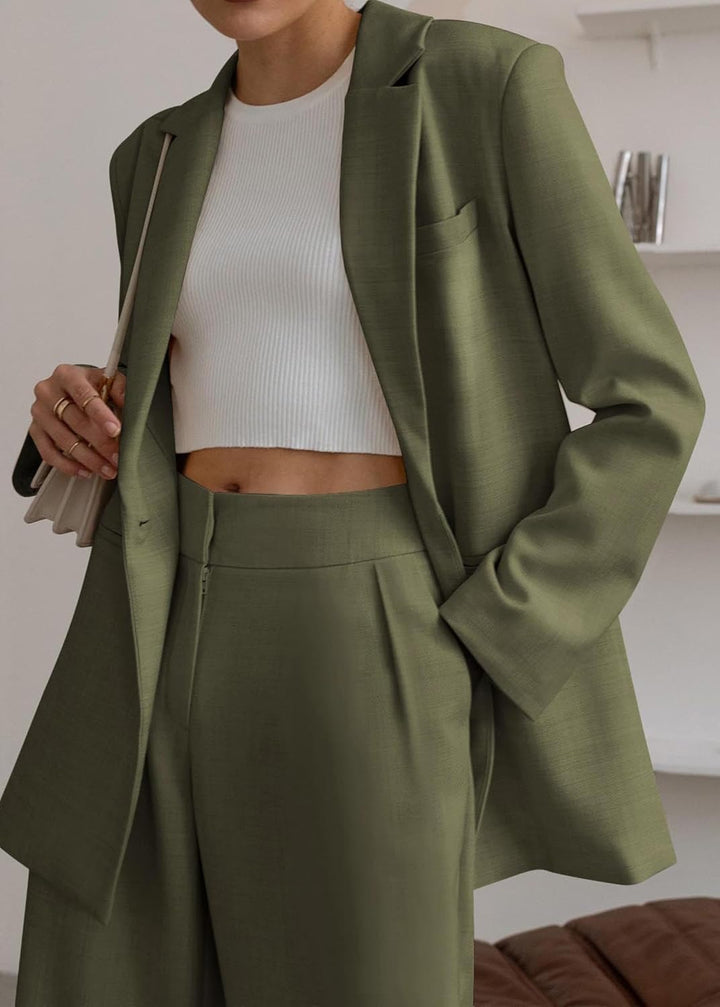 Dames Mia set, compleet met stijlvolle blazer en modieuze pantalon. Comfortabel en chic.