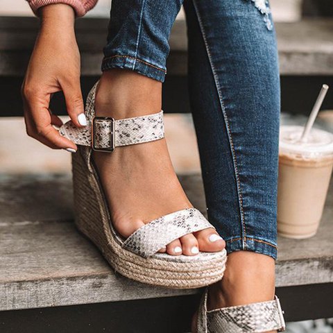 Dames Mila orthopedische sleehak sandalen met verstelbare gesp en comfortabele kurkzool, ideaal voor de zomer.