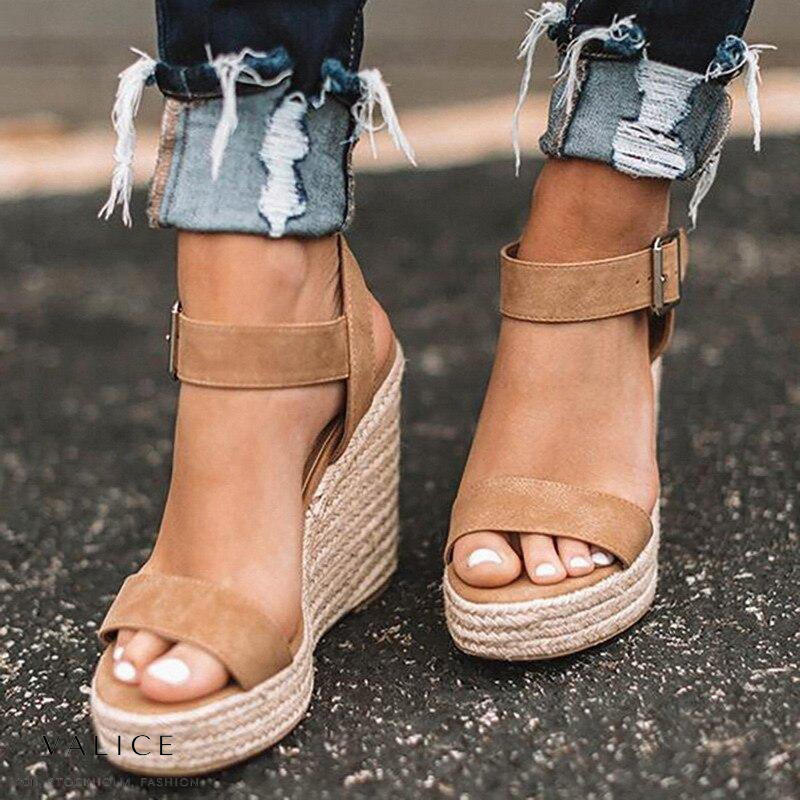 Elegante dames sleehakken met orthopedische kurkzool en verstelbare gesp, modieuze zomerschoenen voor comfort.