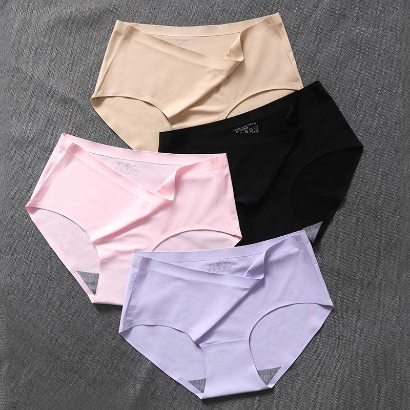 Vrouw draagt naadloze dames slip, onzichtbaar onder kleding. Zijdezacht comfort voor dagelijks gebruik. Lingerie.