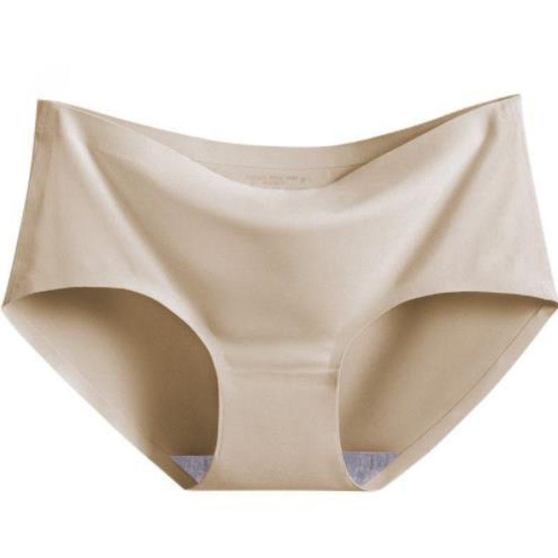 Gestapelde set van 5 zijdezachte naadloze dames slips. Comfortabel ondergoed van ademend nylon spandex voor vrouwen.