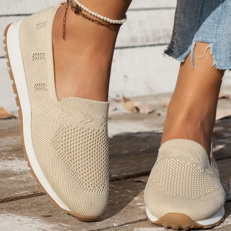 Dames orthopedische instappers, ideaal voor dagelijks comfort. Ademend design voor voetcomfort.
